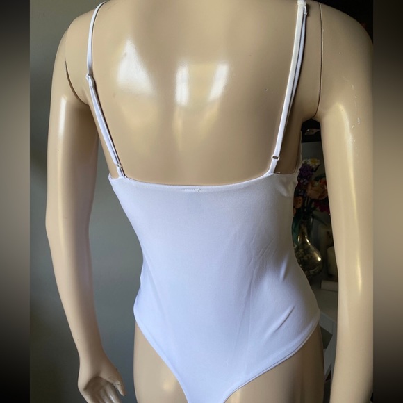 Windsor white v neck bodysuit - Picture 2 of 4